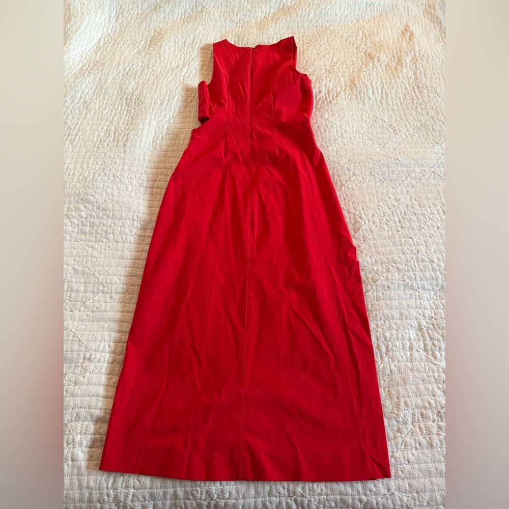 Elegant Red Sleeveless Dress with Cutout